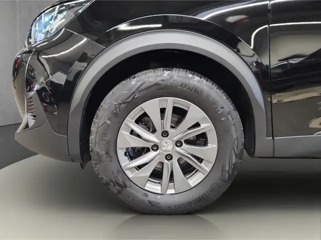Peugeot 2008 view 11