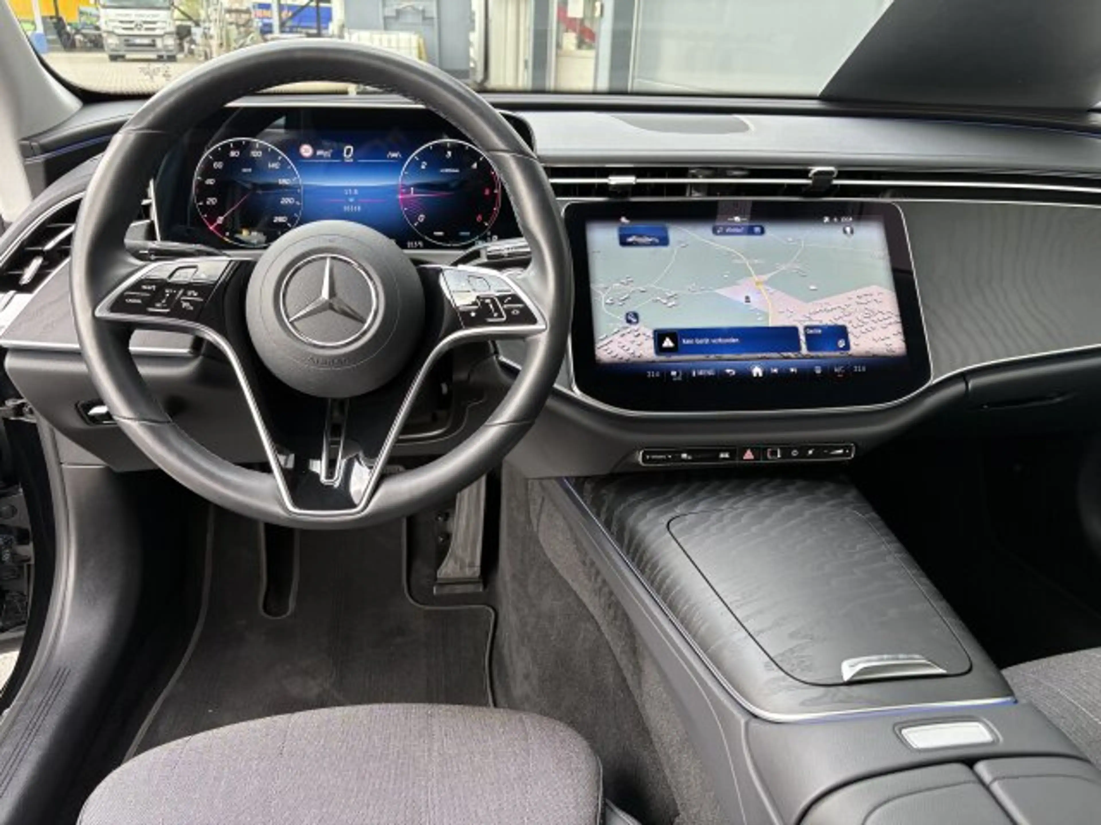 Mercedes-Benz E 220 E 220 d Limo AVANTGARDE Advanced Distr. Lkrdhzg. — photo 2