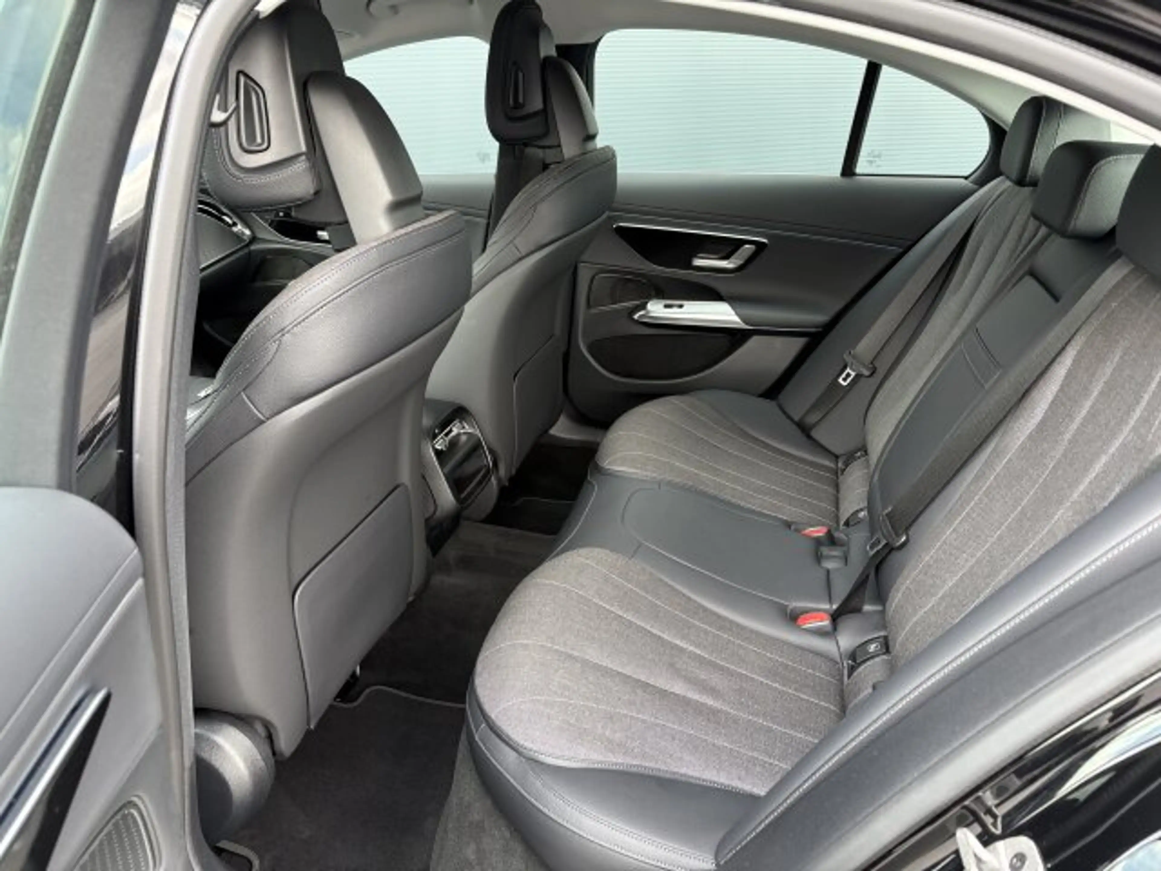 Mercedes-Benz E 220 E 220 d Limo AVANTGARDE Advanced Distr. Lkrdhzg. — photo 12