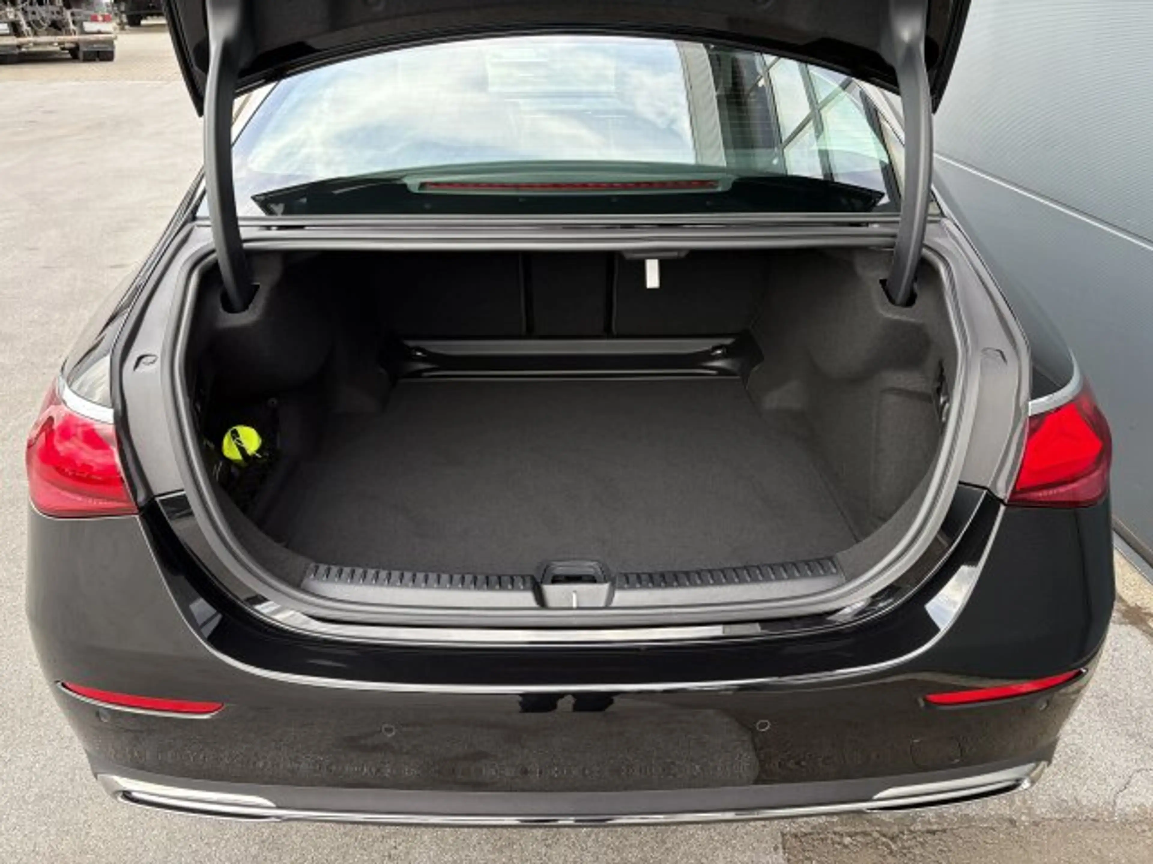 Mercedes-Benz E 220 E 220 d Limo AVANTGARDE Advanced Distr. Lkrdhzg. — photo 9