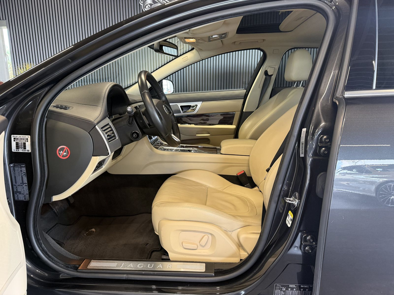 Jaguar XF 2.2 Diesel 8G Navi/Keyless/GSD/18Zoll/Xenon — photo 8
