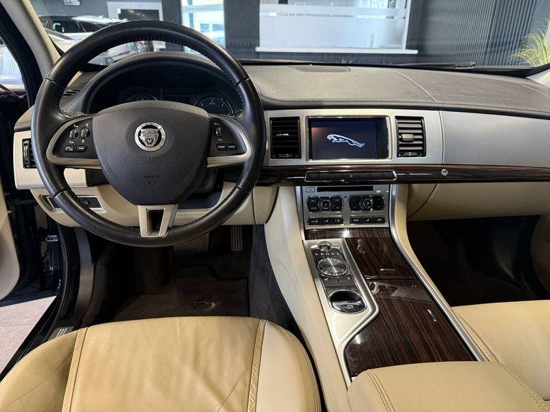 Jaguar XF 2.2 Diesel 8G Navi/Keyless/GSD/18Zoll/Xenon — photo 11