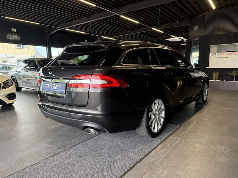 Jaguar XF 2.2 Diesel 8G Navi/Keyless/GSD/18Zoll/Xenon — photo 6