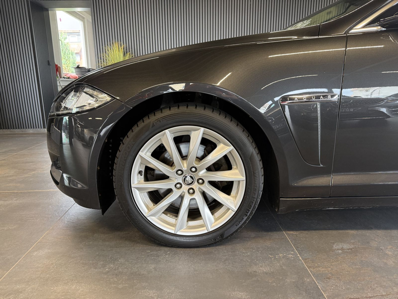 Jaguar XF 2.2 Diesel 8G Navi/Keyless/GSD/18Zoll/Xenon — photo 7
