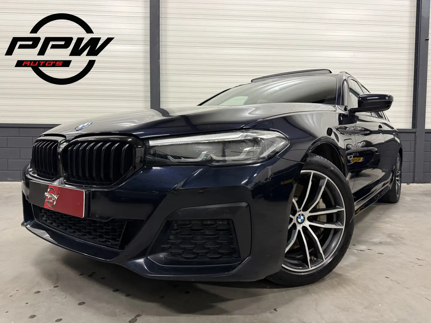 BMW 530 5-serie Touring 530e M-Sport PANO/HARMAN&KARDON/36 Negru - 1