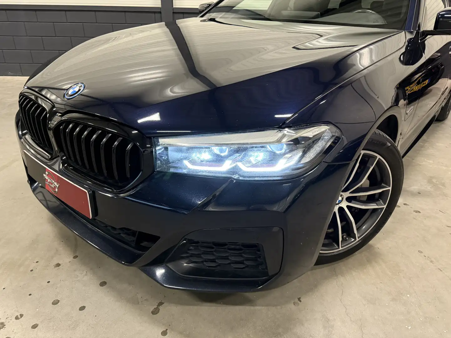 BMW 530 5-serie Touring 530e M-Sport PANO/HARMAN&KARDON/36 Negru - 2