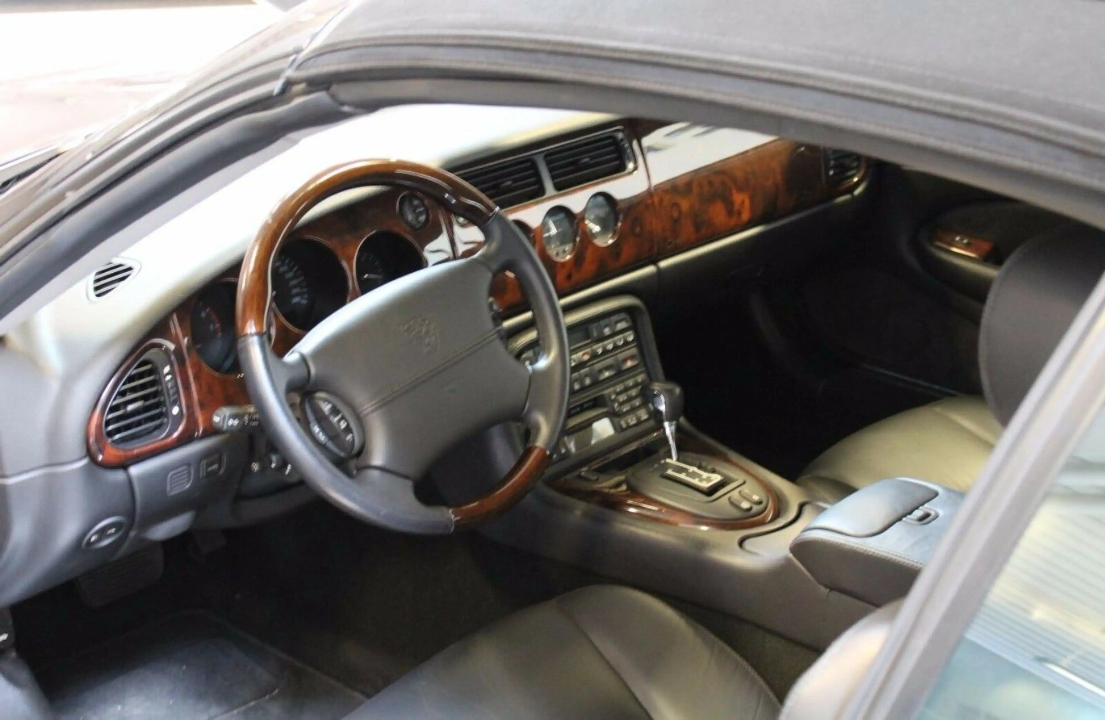 Jaguar XKR Cabrio — photo 3