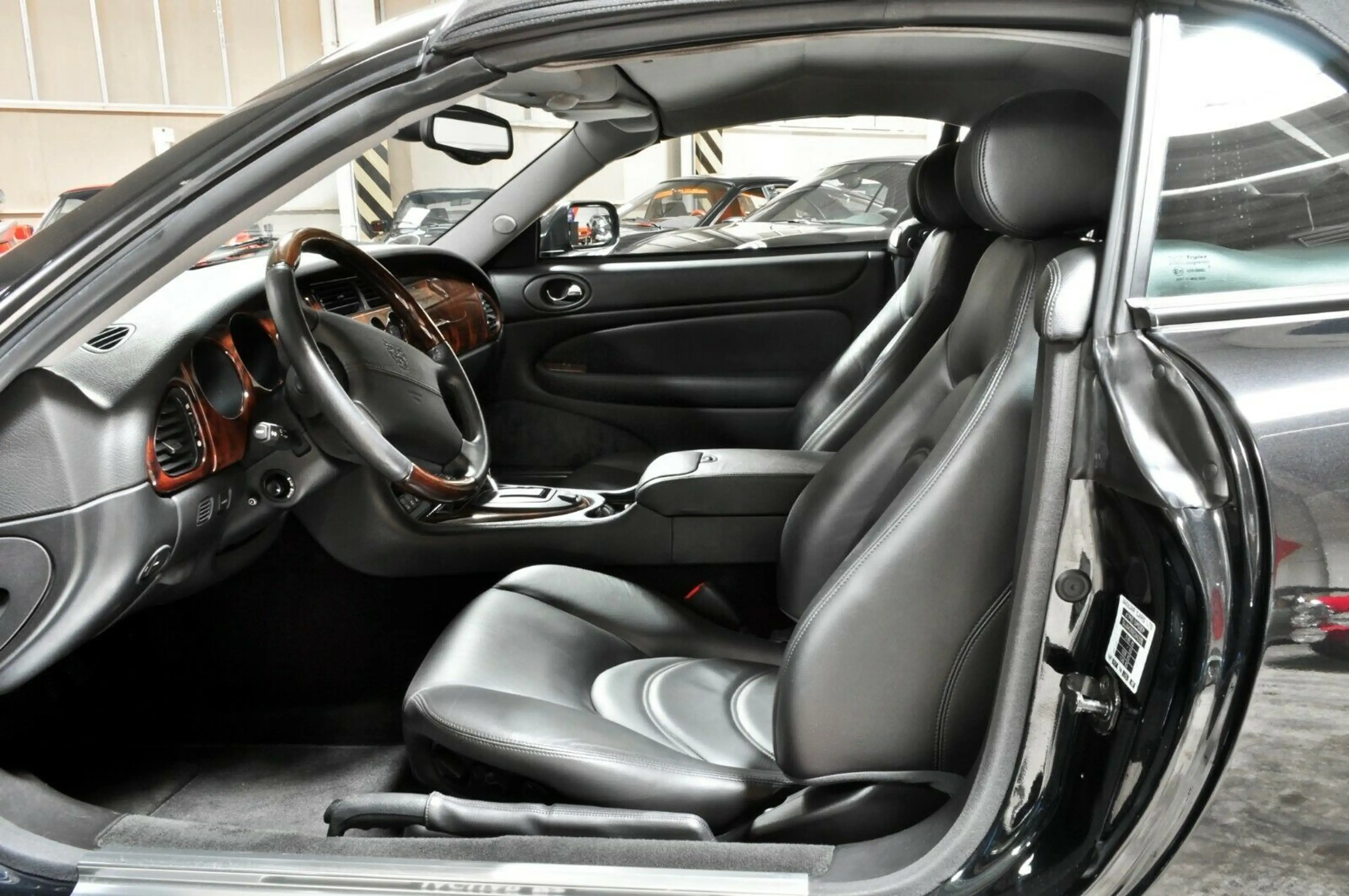 Jaguar XKR Cabrio — photo 11
