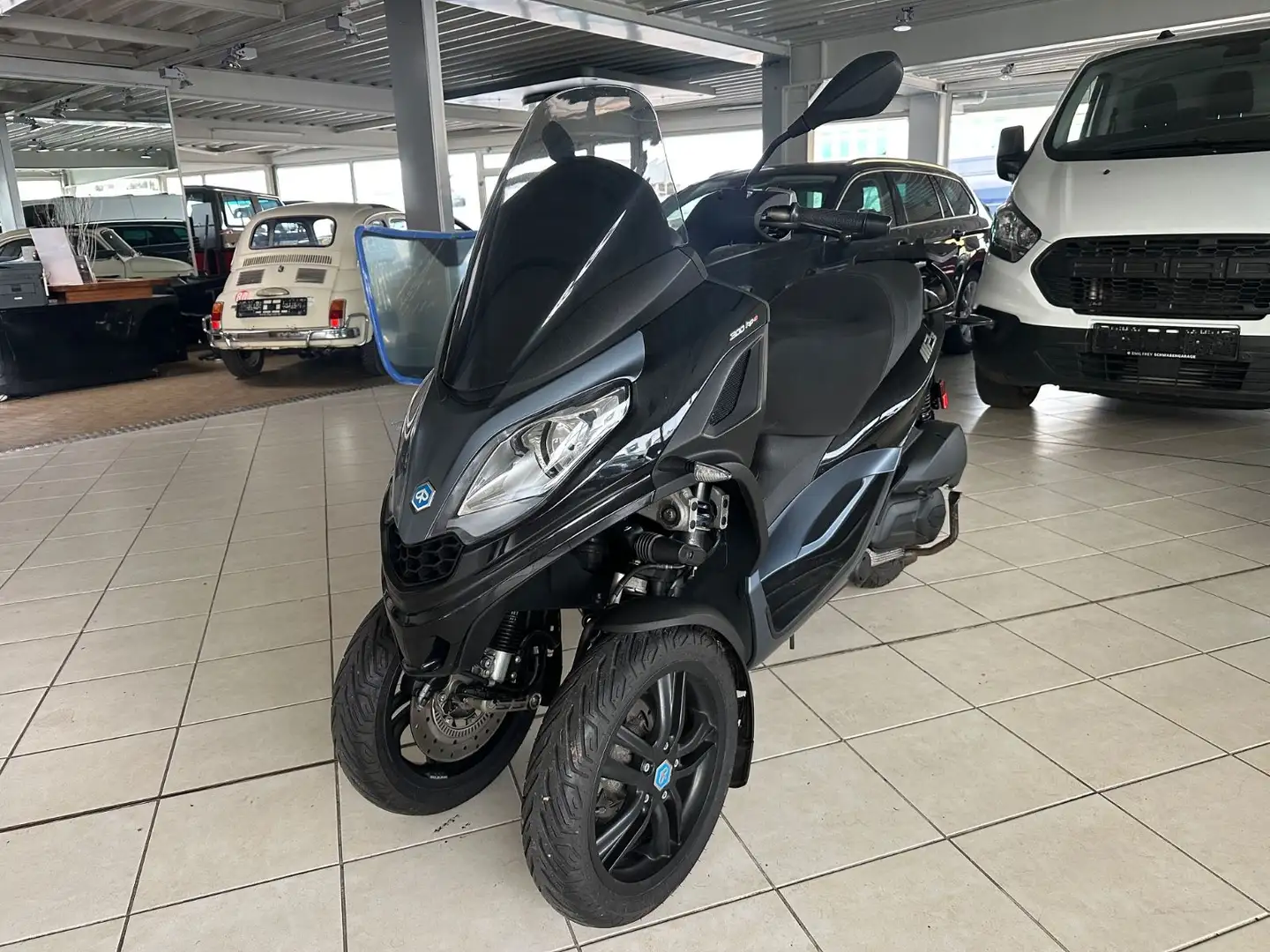 Piaggio MP3 300 HPE Negro - 1