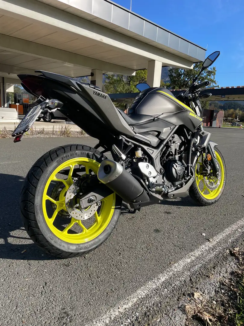 Yamaha MT-03 Naked Bike Gris - 1