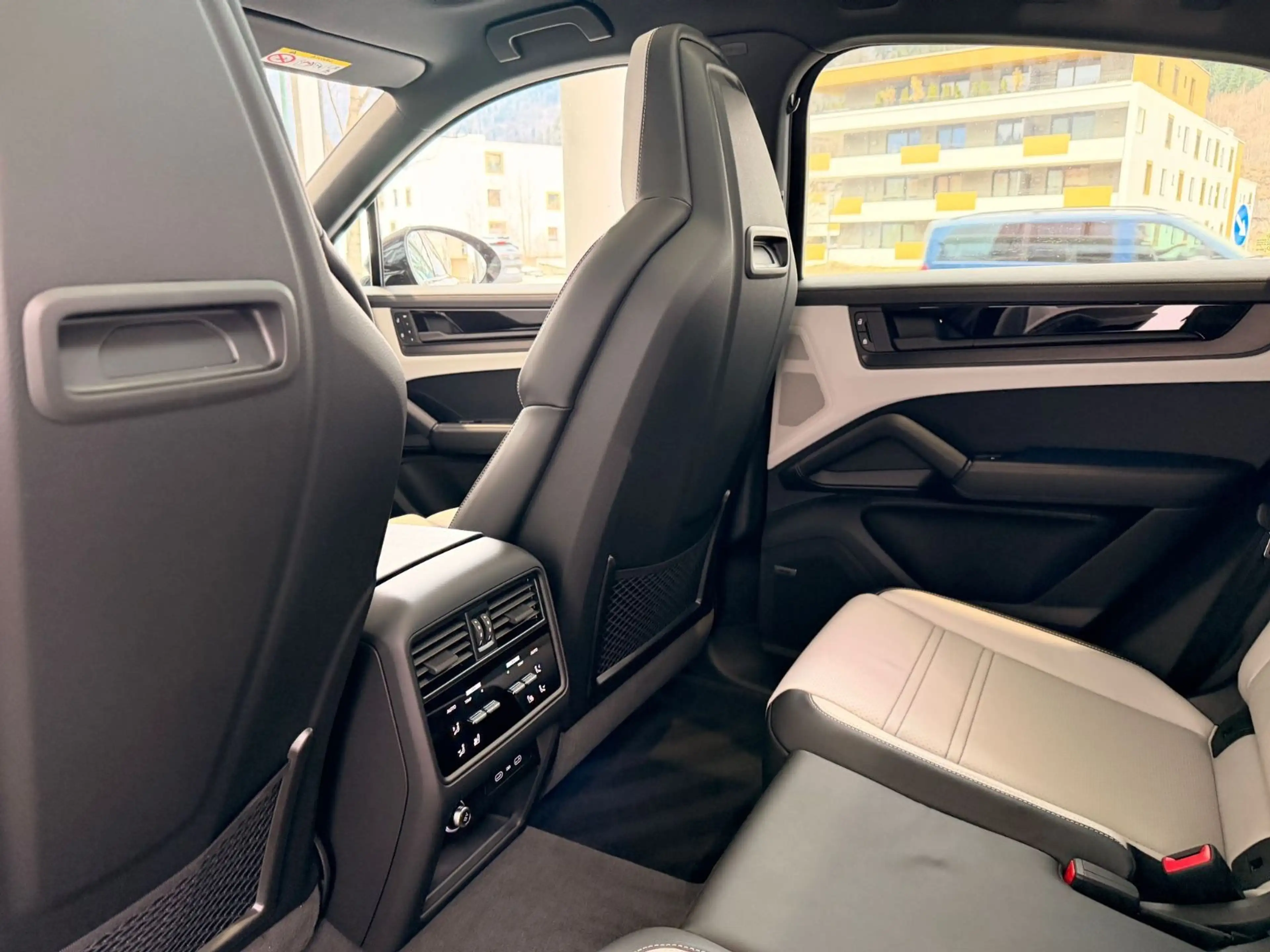 Porsche Cayenne Coupe Black Edit-10%/sw-kr/18W/22 — photo 17
