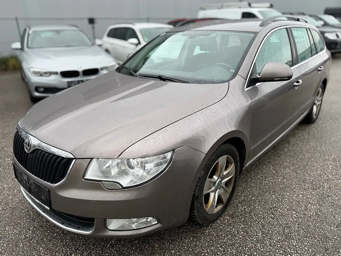 Skoda Superb Grau - 2