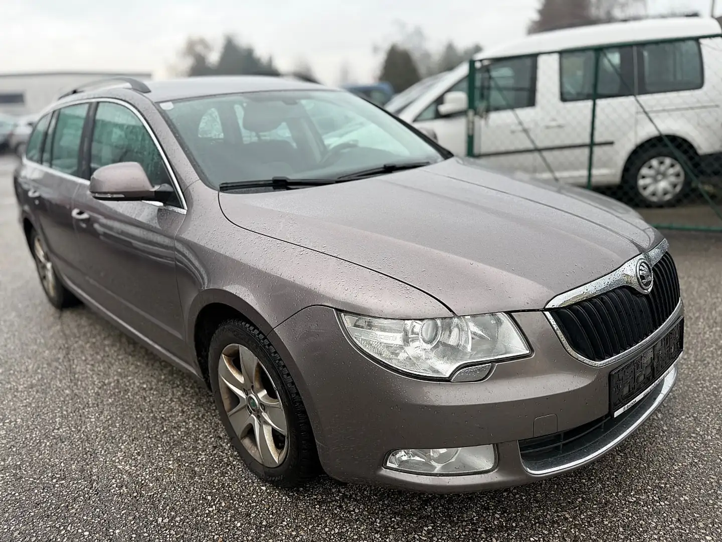 Skoda Superb Grau - 1