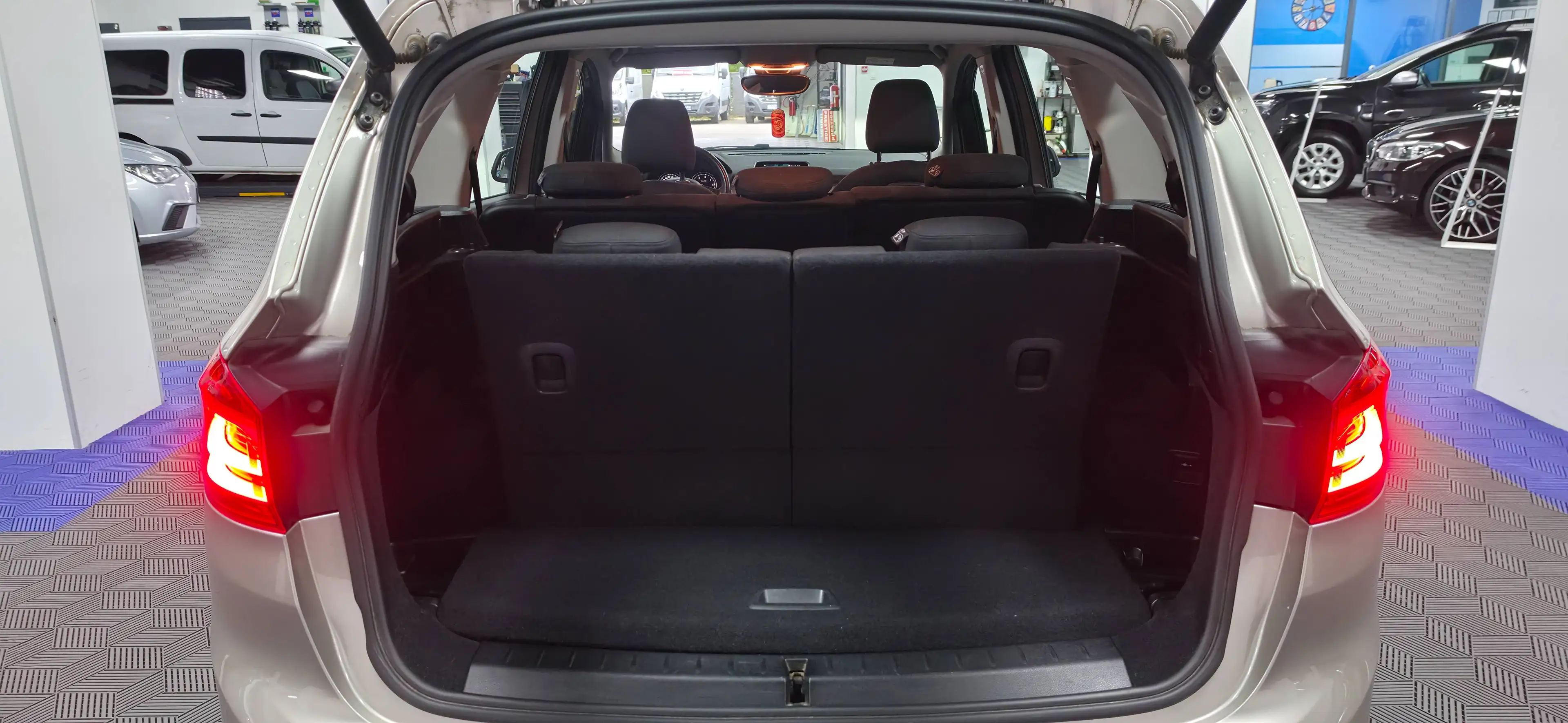 BMW 216 GRAN TOURER 216d • 7 PLACES • CARNET COMPLET • GARANTIE — photo 11