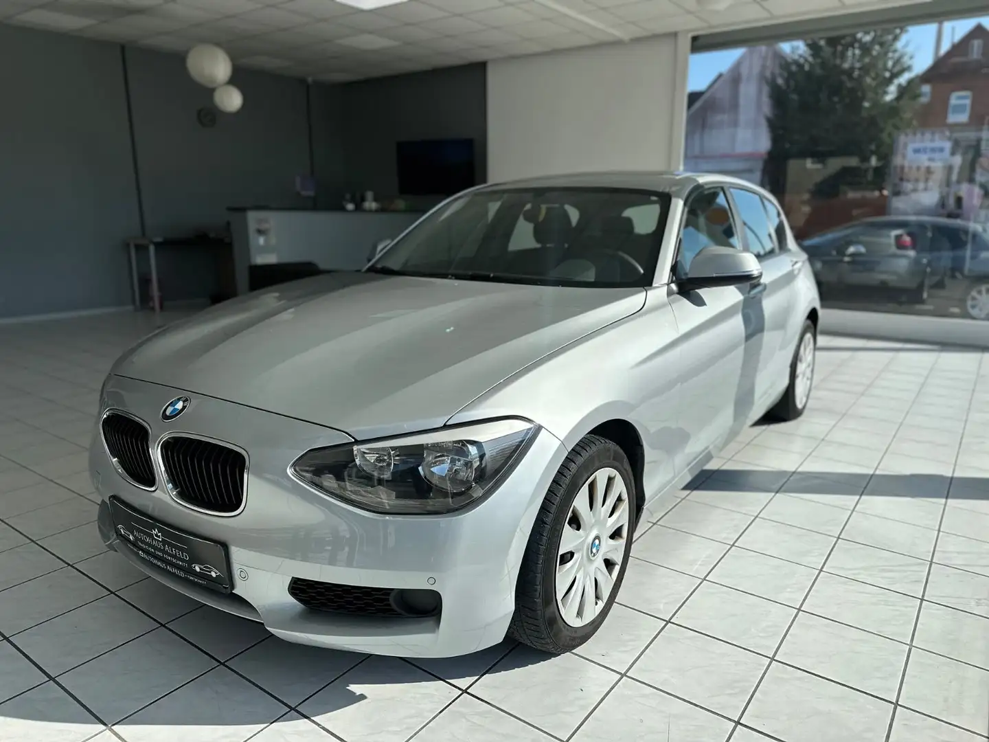 BMW 118 D *1-Hand* Klima* Automatik * AHK * Silber - 2