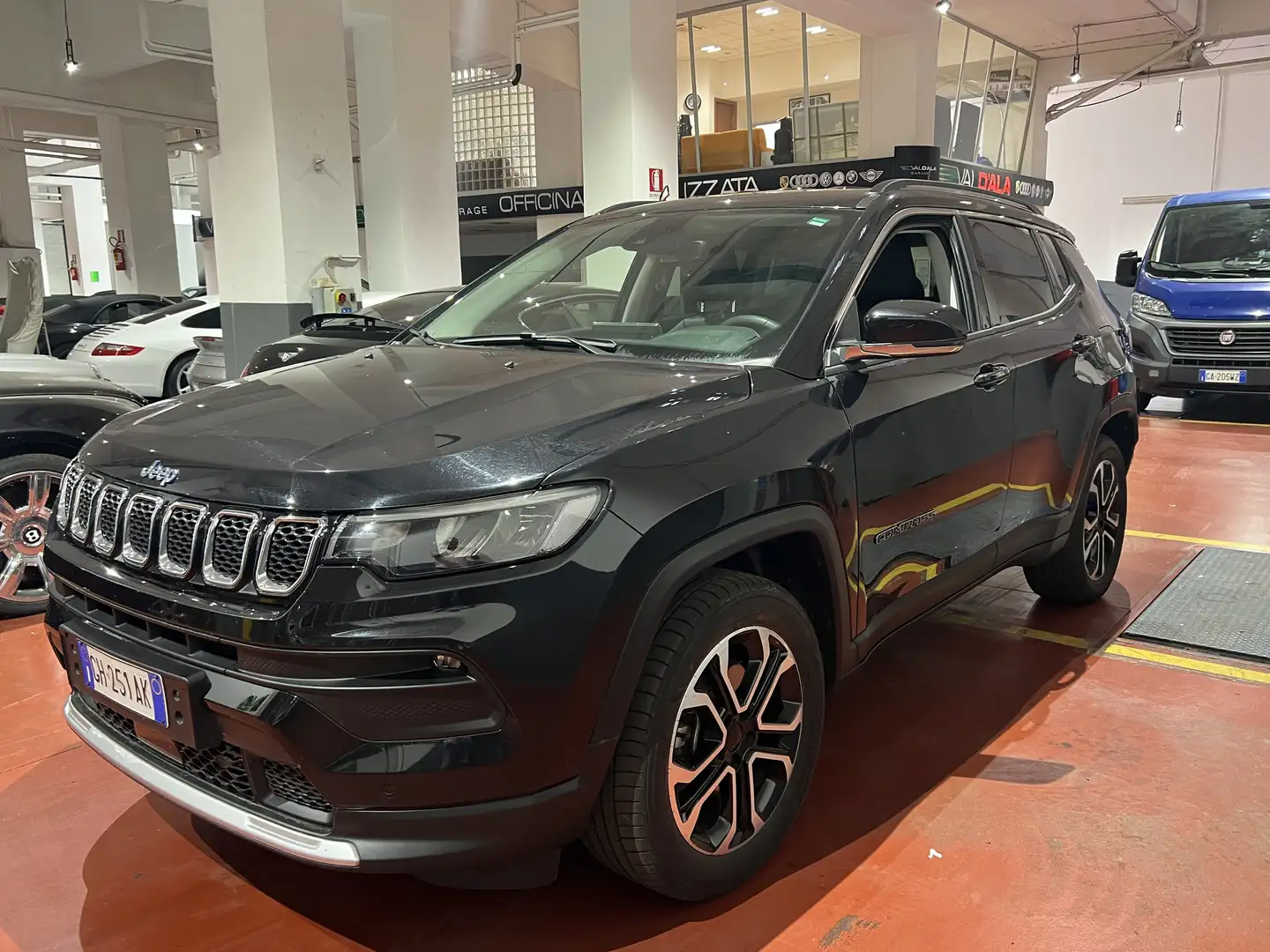 Jeep Compass 1.3 turbo t4 phev Limited 4xe auto KM 90.000 Noir - 1