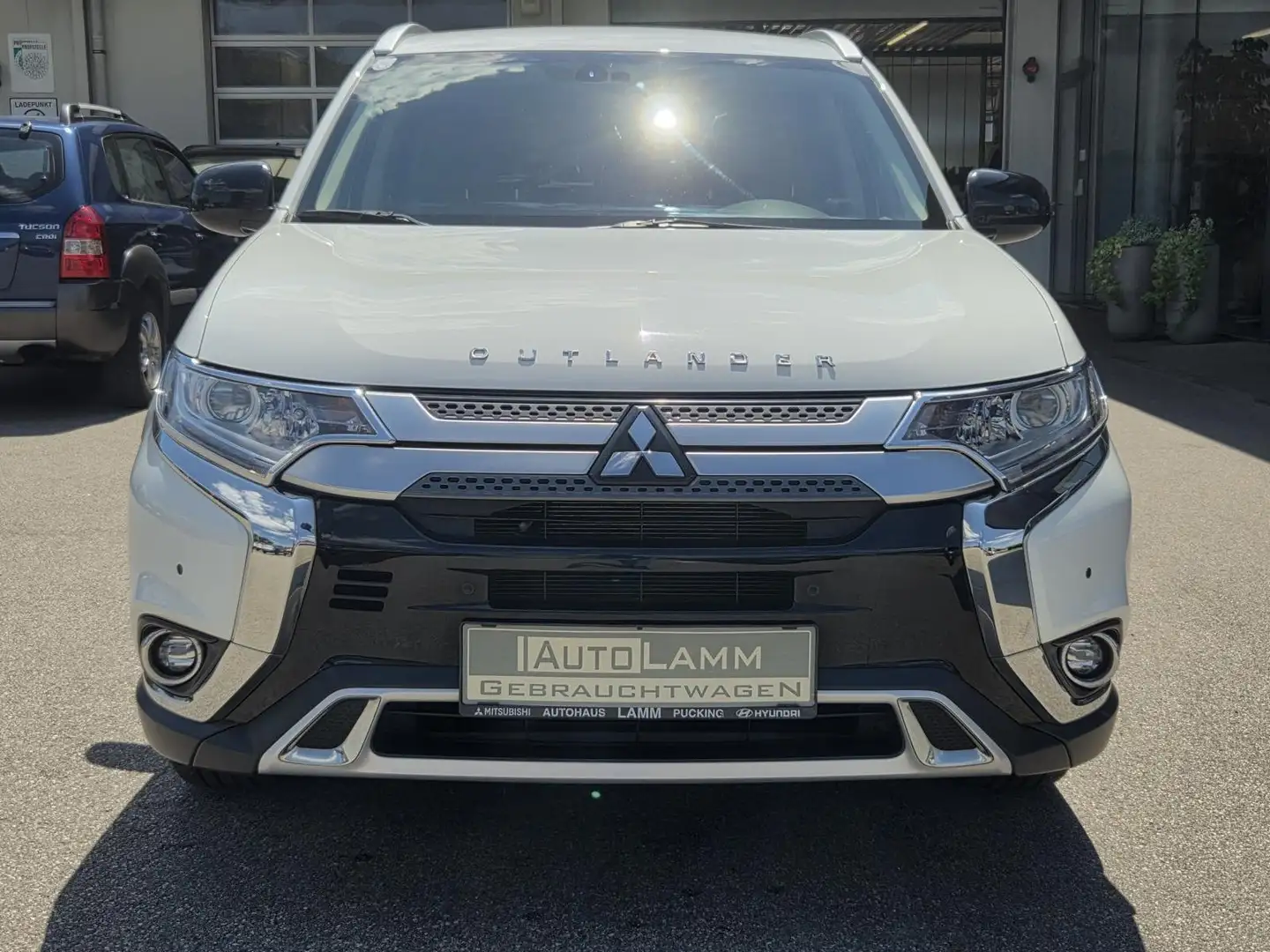 Mitsubishi Outlander Outlander 2,0 MIVEC Invite 40Jahre + AV Weiß - 1