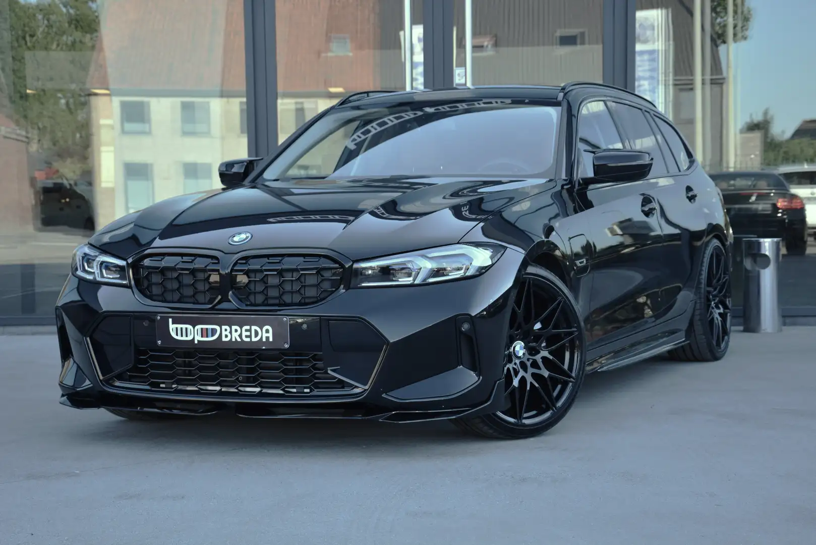 BMW 320 e Touring LCI M-Performance/Leder/Adapt LED Чорний - 2