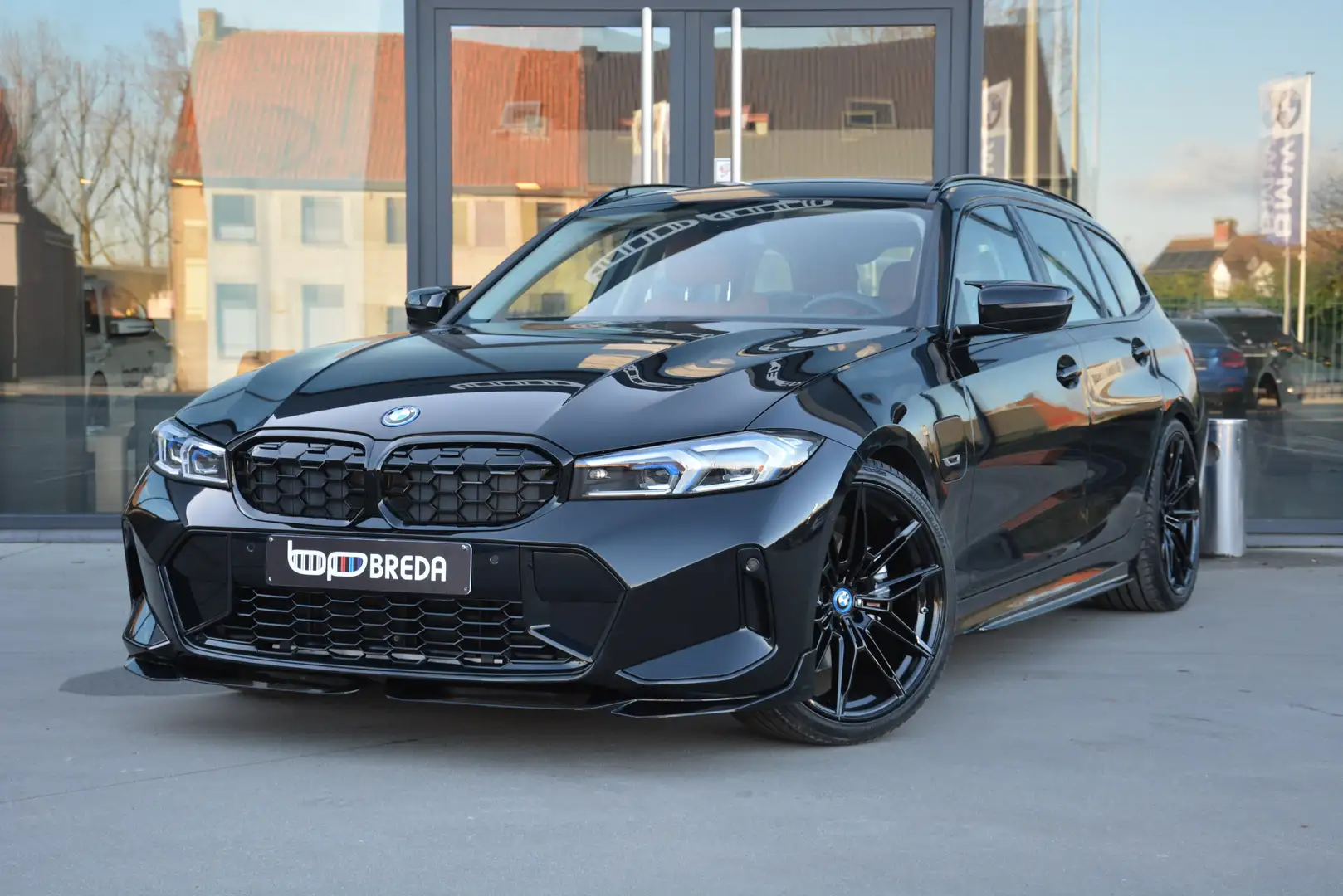 BMW 320 e Touring LCI M-Performance/Leder/Adapt LED Černá - 2