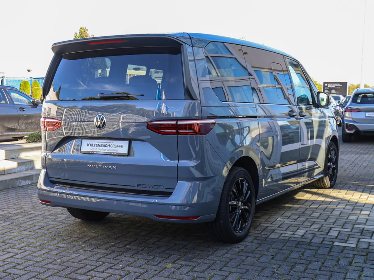 Volkswagen T7 Multivan 2.0 TDI Edition PANO STANDHZ HUD Grau - 2