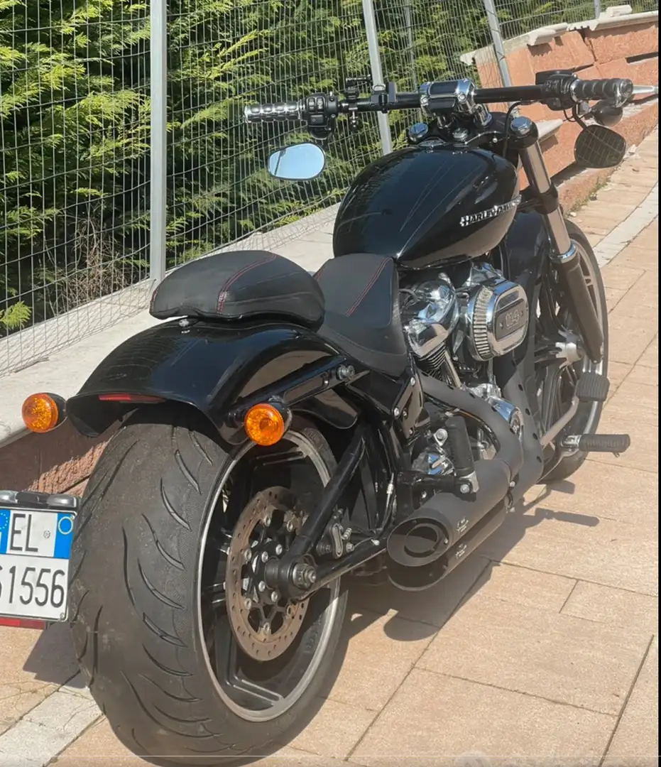 Harley-Davidson Breakout Negro - 2