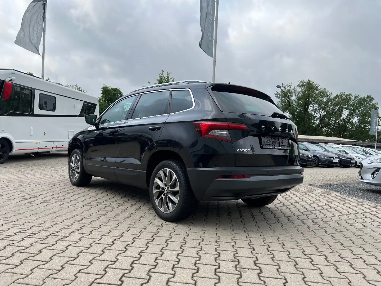 Skoda Karoq 1.5 TSI ACT Clever *LED Navi ACC DAB+* Schwarz - 2