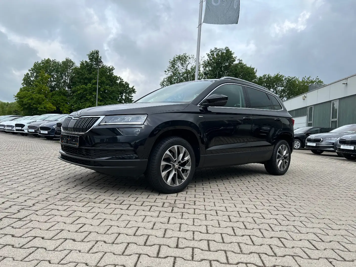 Skoda Karoq 1.5 TSI ACT Clever *LED Navi ACC DAB+* Schwarz - 1