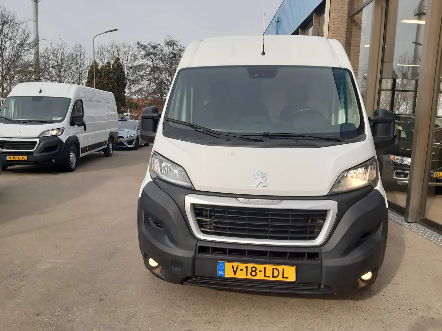 Peugeot Boxer 2.2 BlueHDi 140 Pk L2H2 Airco Cruise control Navig Blanc - 2