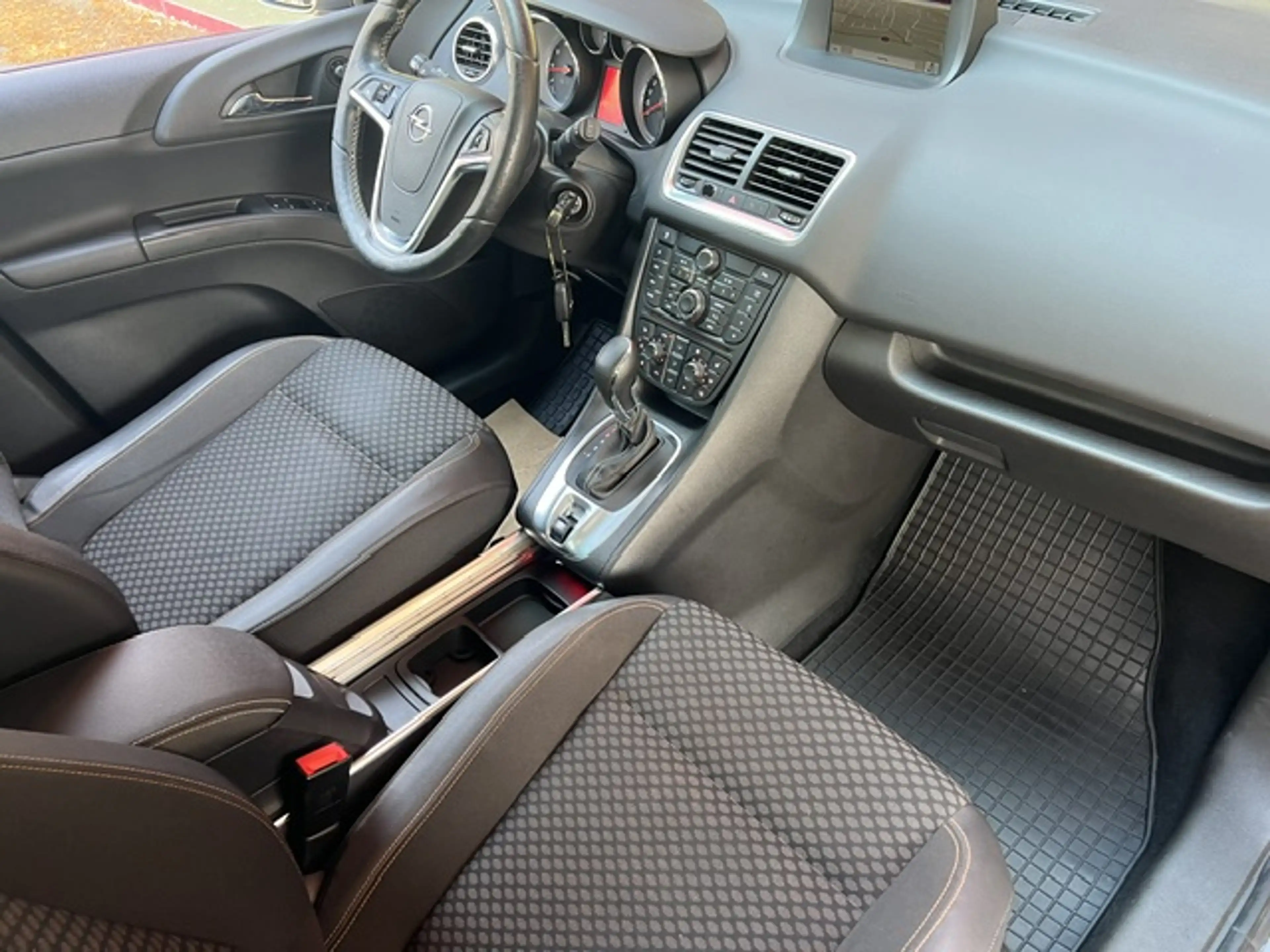 Opel Meriva Innovation Automatik Navi Kamera Sitzhzg Allwetter FlexFix — photo 13