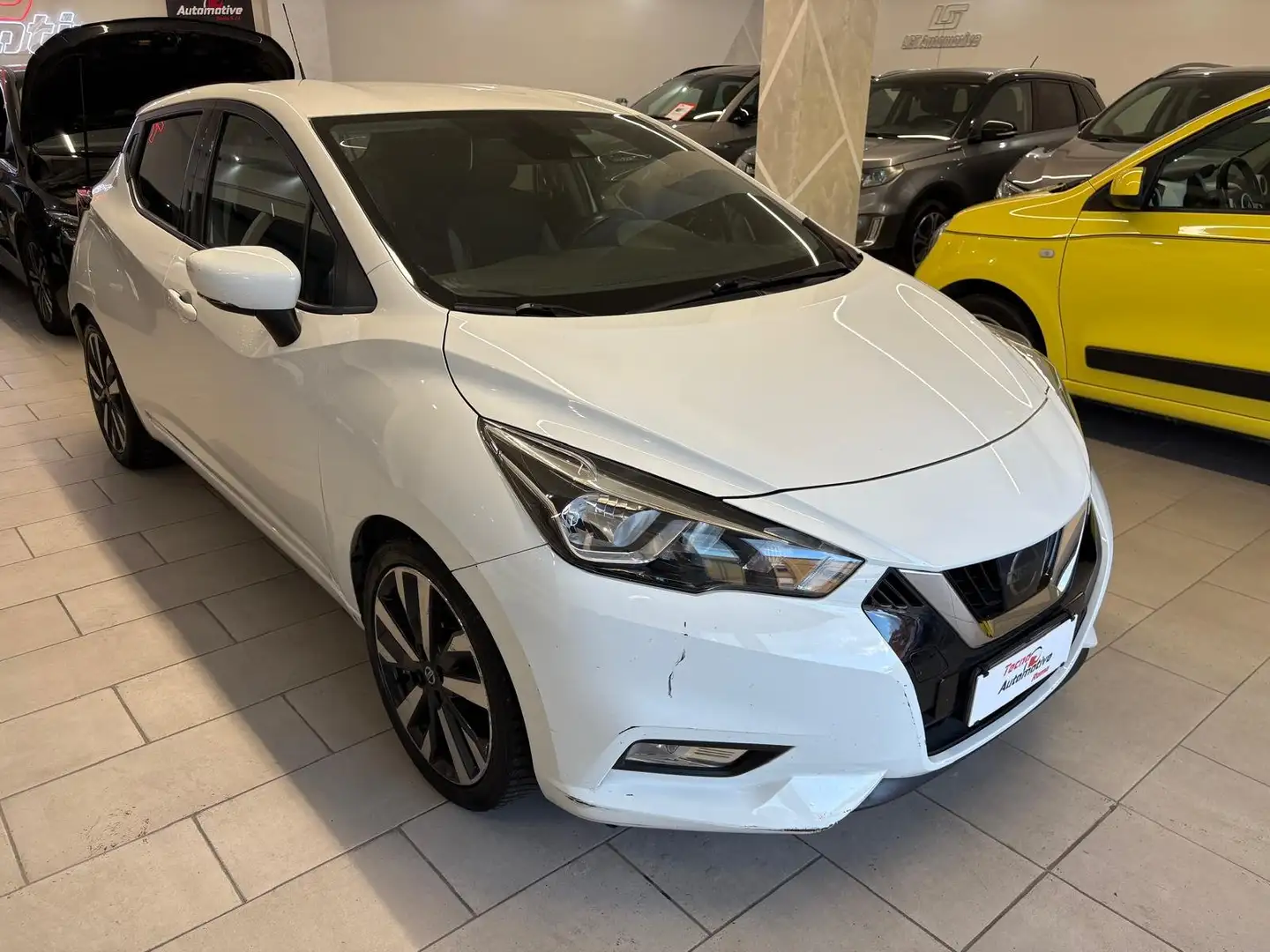 Nissan Micra 0.9 Max Premium Pack Gpl *UNIPRO* Weiß - 1