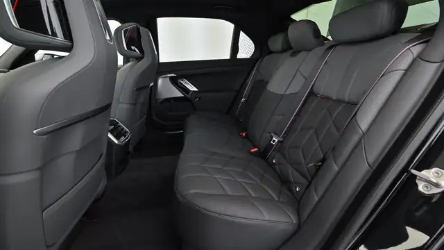 BMW 740 d xDrive *M-Sportpaket Pro *Standheizung *AHK Ansicht 23