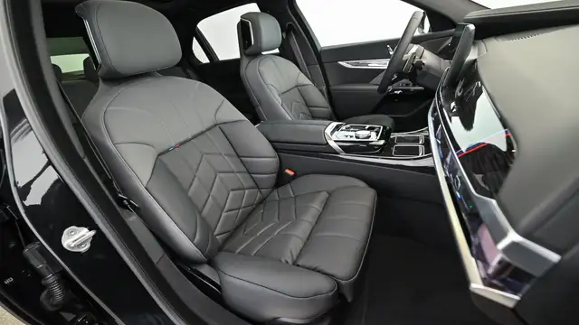 BMW 740 d xDrive *M-Sportpaket Pro *Standheizung *AHK Ansicht 21