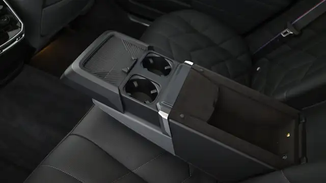 BMW 740 d xDrive *M-Sportpaket Pro *Standheizung *AHK Ansicht 25