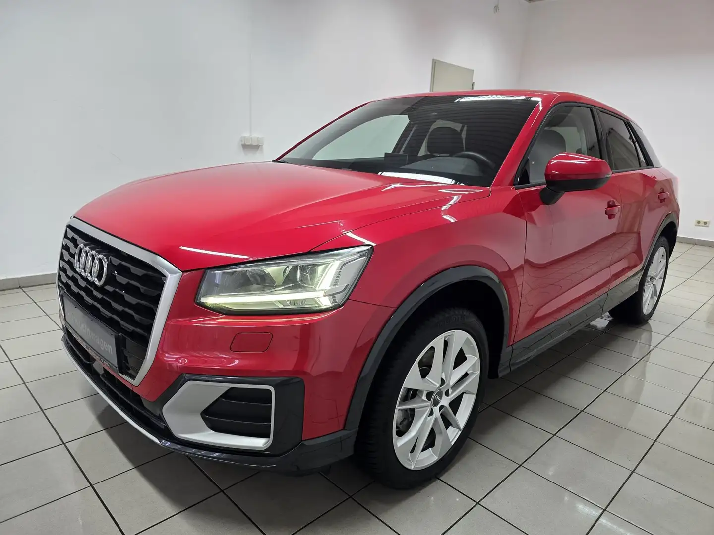 Audi Q2 1.4 TFSI design selection LED Leder 18" 1.Hand Rot - 1