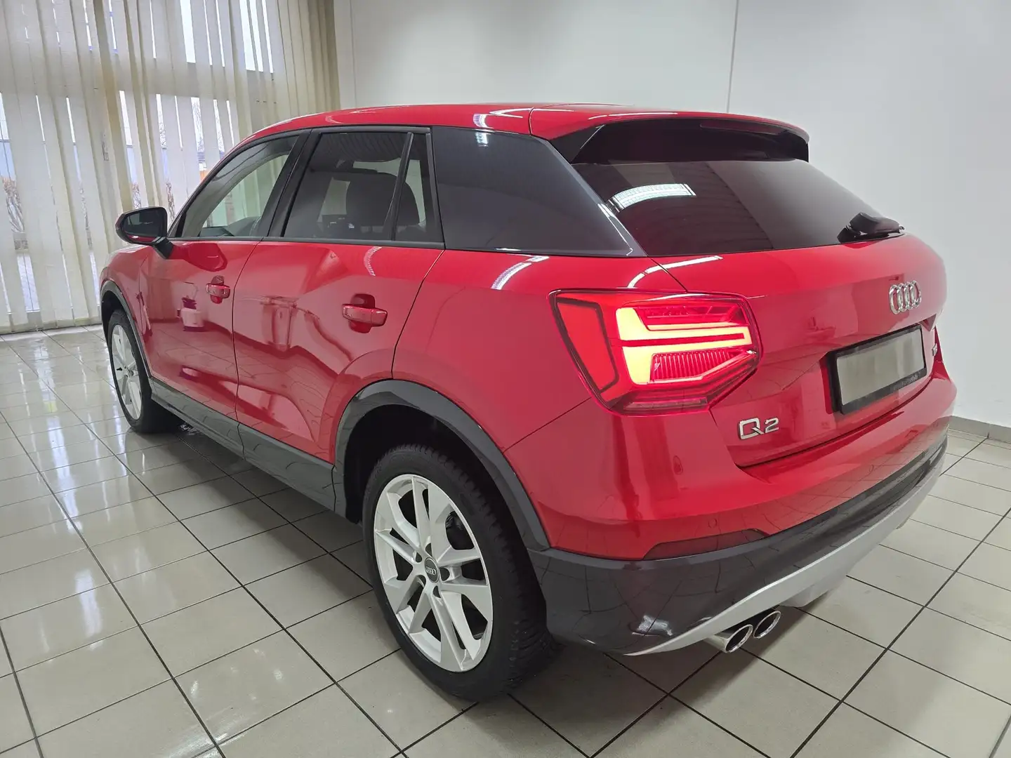 Audi Q2 1.4 TFSI design selection LED Leder 18" 1.Hand Rot - 2