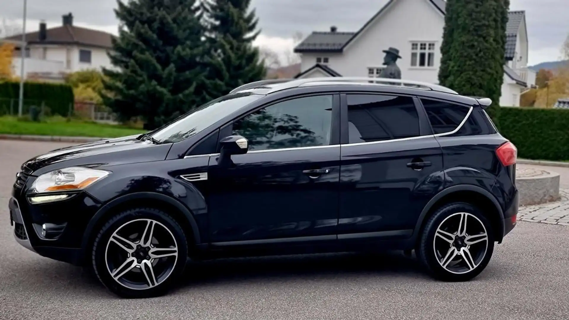 Ford Kuga 2.0 TDCi 4x4 Aut. Trend Noir - 2