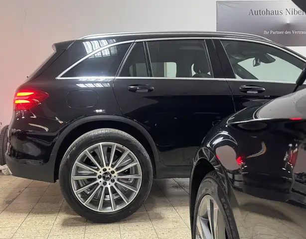 Mercedes-Benz GLC 300 4Matic AMG *Anhängerkupp*LED*Panorama*