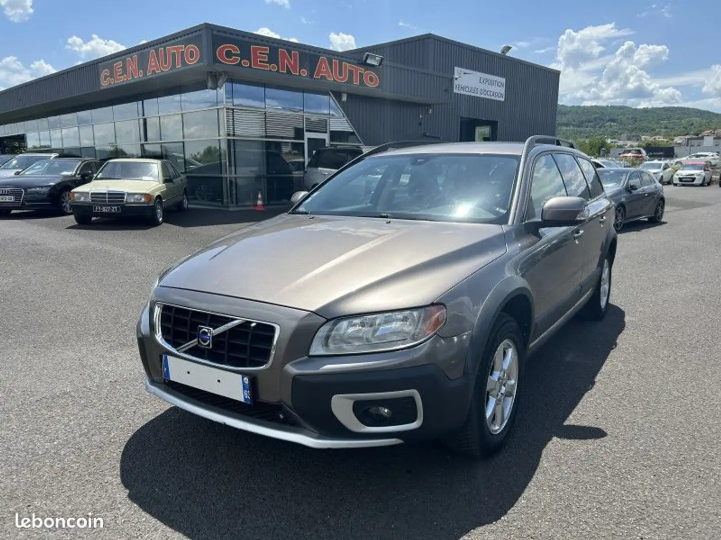Volvo XC70 D5 185CH MOMENTUM Gris - 1