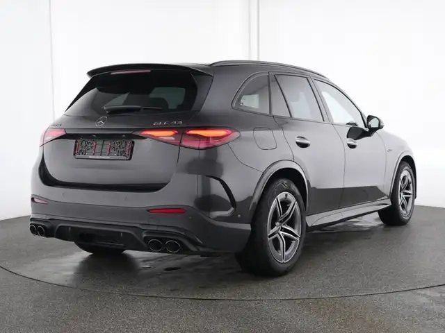 Mercedes-Benz GLC view 4