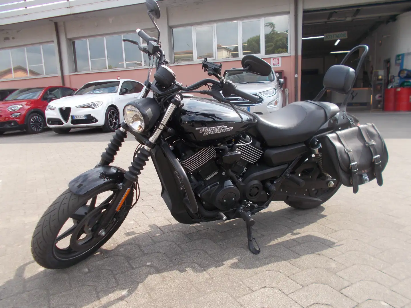 Harley-Davidson Street 750 Noir - 1