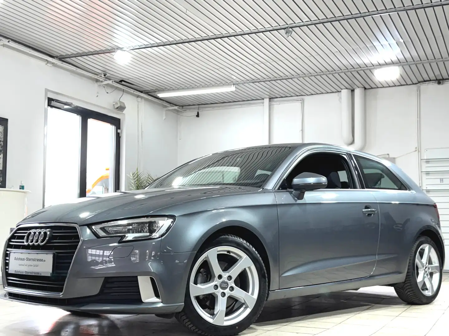 Audi A3 1,5 TFSI*Lim.*S-Tronic*Sport*Xenon*Navi*SHZ*GRA Grau - 1