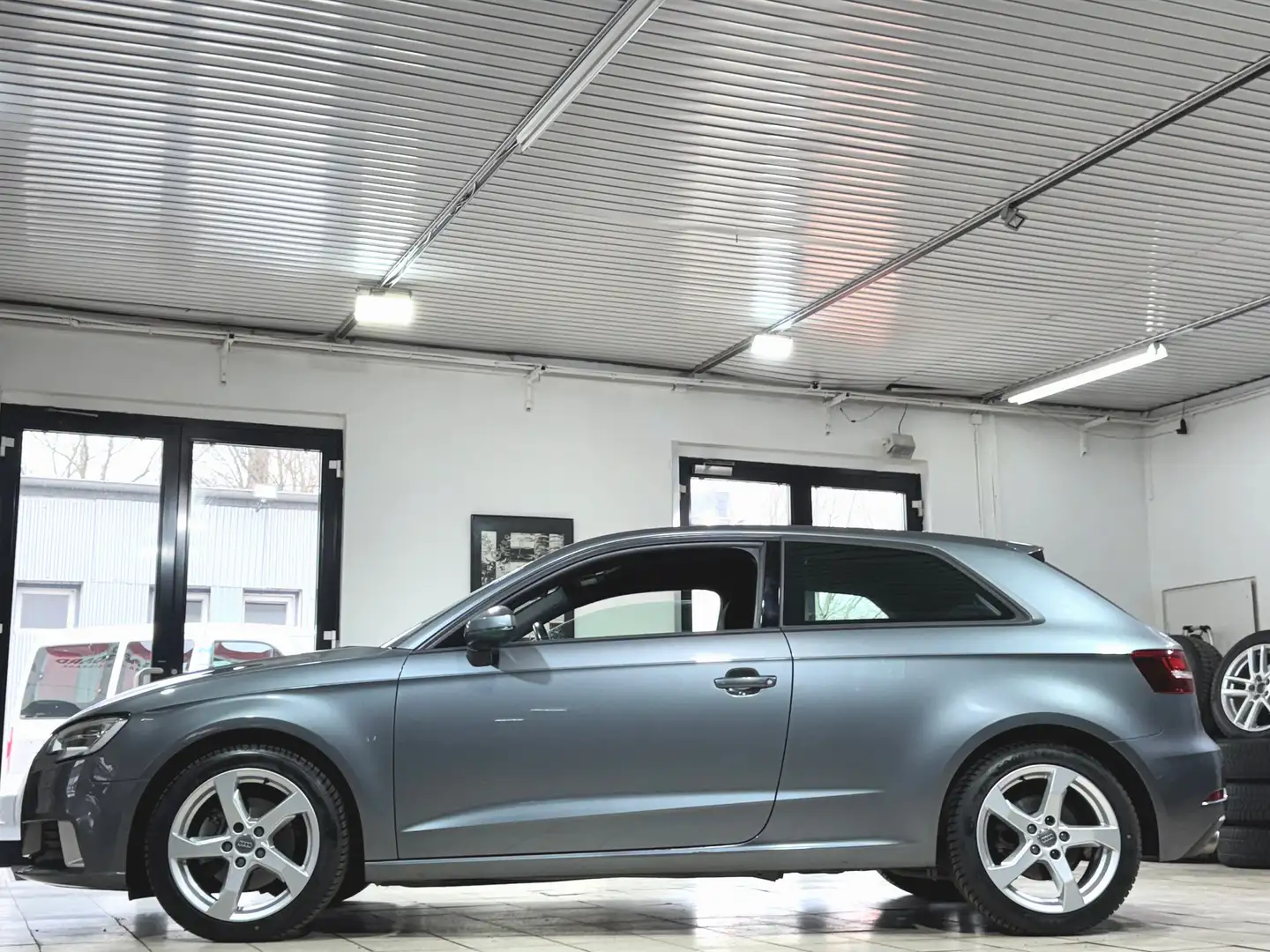Audi A3 1,5 TFSI*Lim.*S-Tronic*Sport*Xenon*Navi*SHZ*GRA Grau - 2
