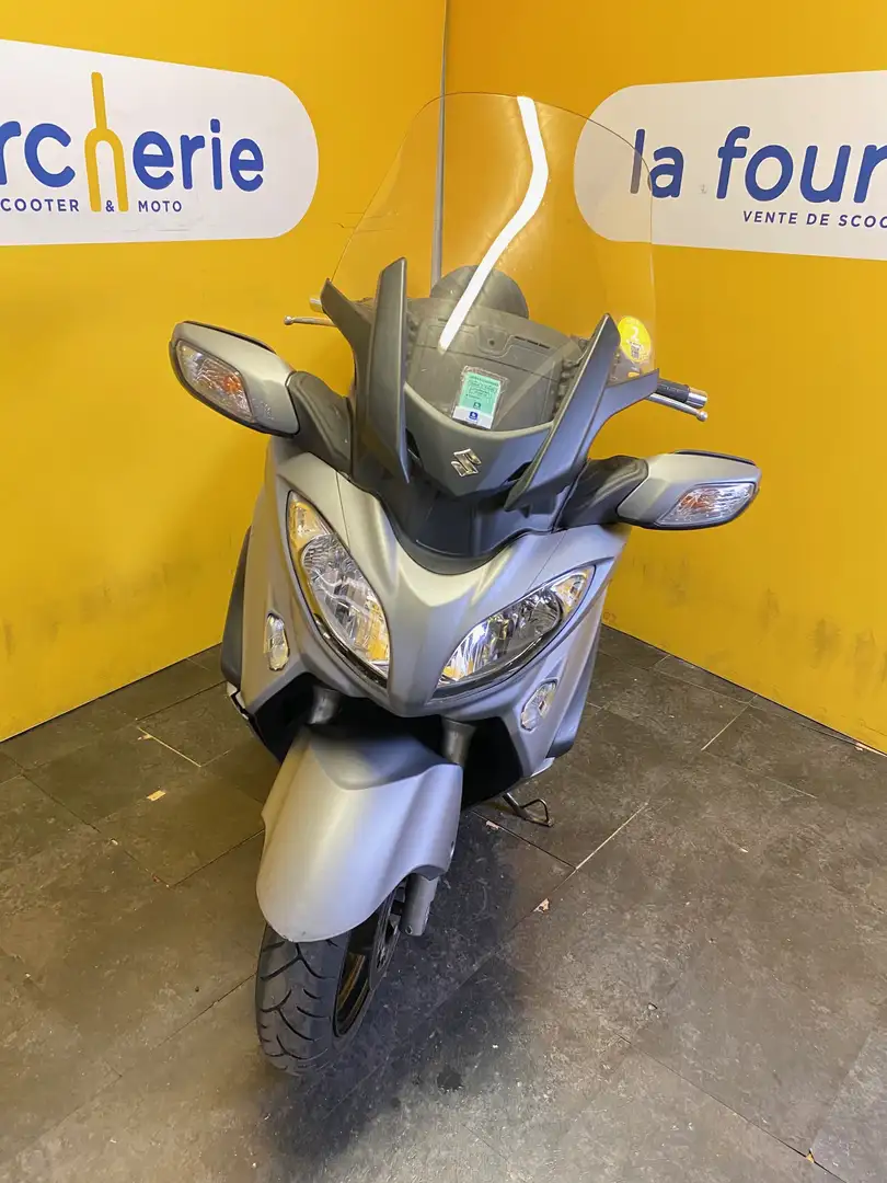 Suzuki Burgman 650 Grijs - 2