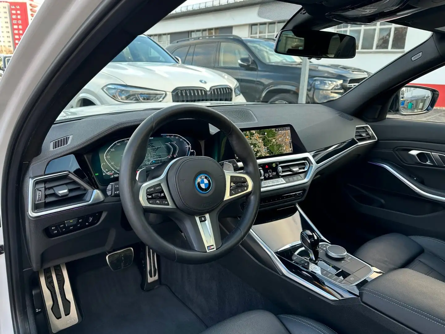 BMW 330 e M Sport PANO*AHK*Laser*ACC*HiFi*Kam*Leder Blanc - 2