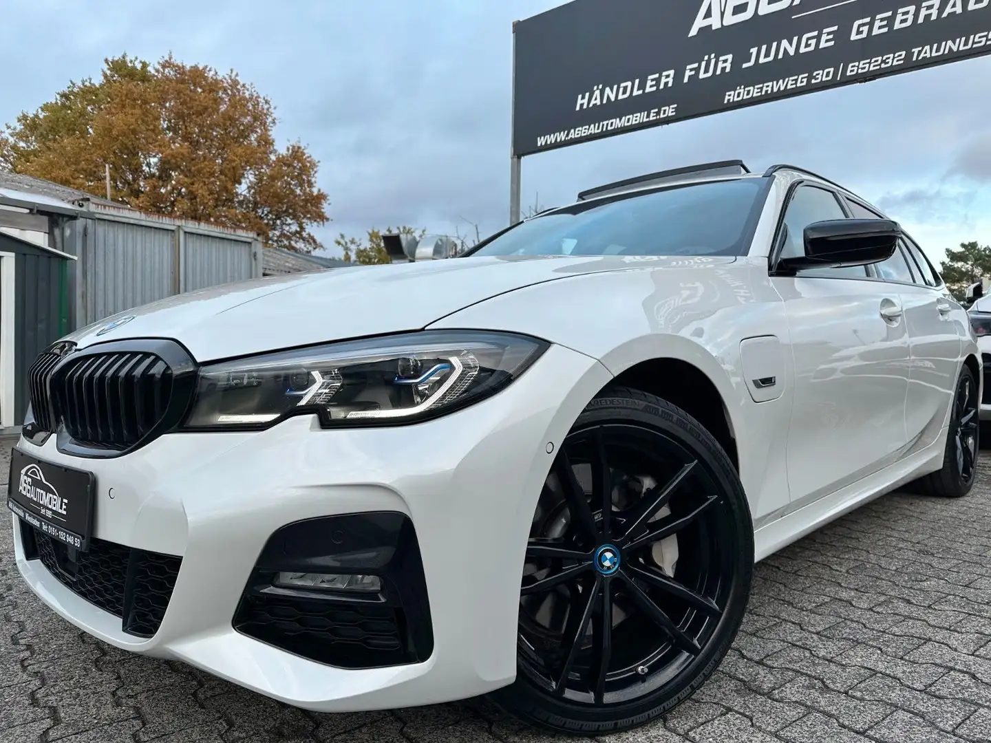 BMW 330 e M Sport PANO*AHK*Laser*ACC*HiFi*Kam*Leder Blanc - 1