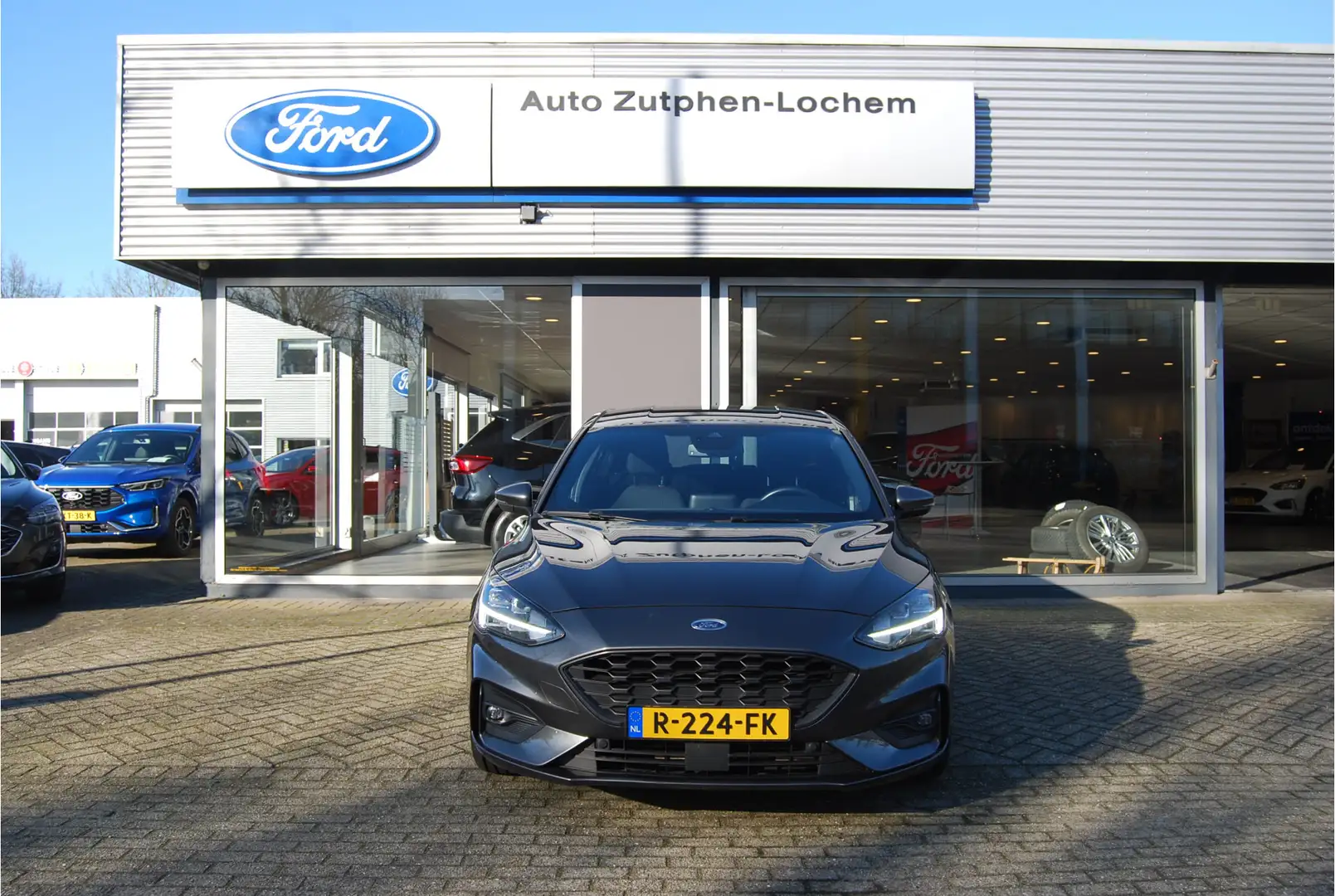 Ford Focus 1.0 EcoBoost ST-Line 125pk AUTOMAAT | TREKHAAK | W Grau - 2