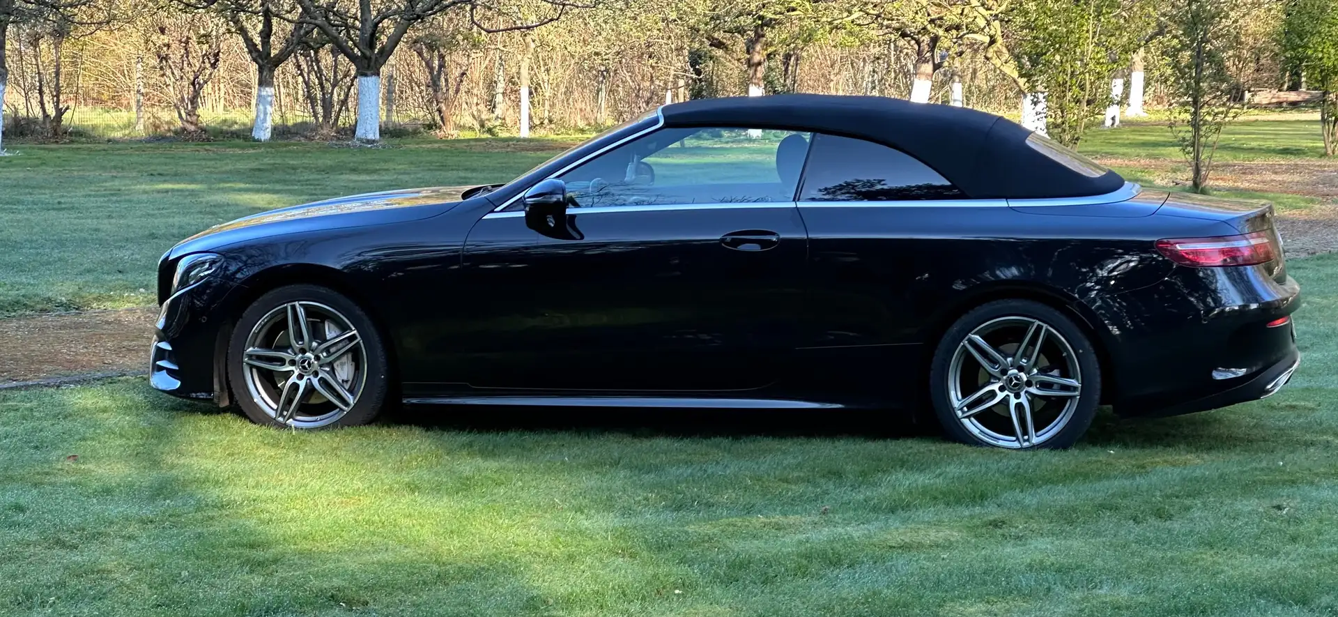 Mercedes-Benz E 200 E 200 4Matic Cabrio 9G-TRONIC AMG Line Zwart - 2