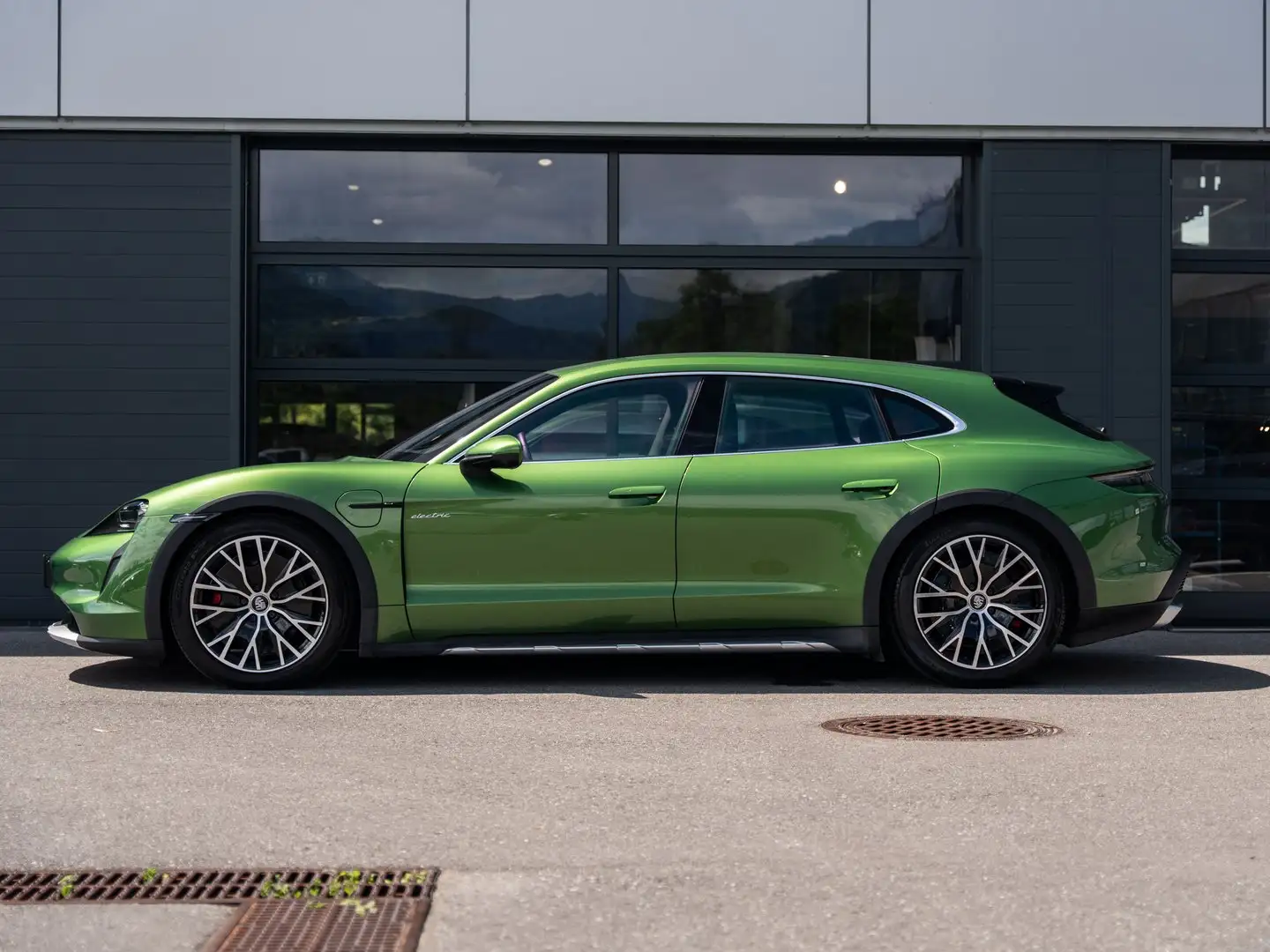 Porsche Taycan 4S Cross Turismo Grün - 2
