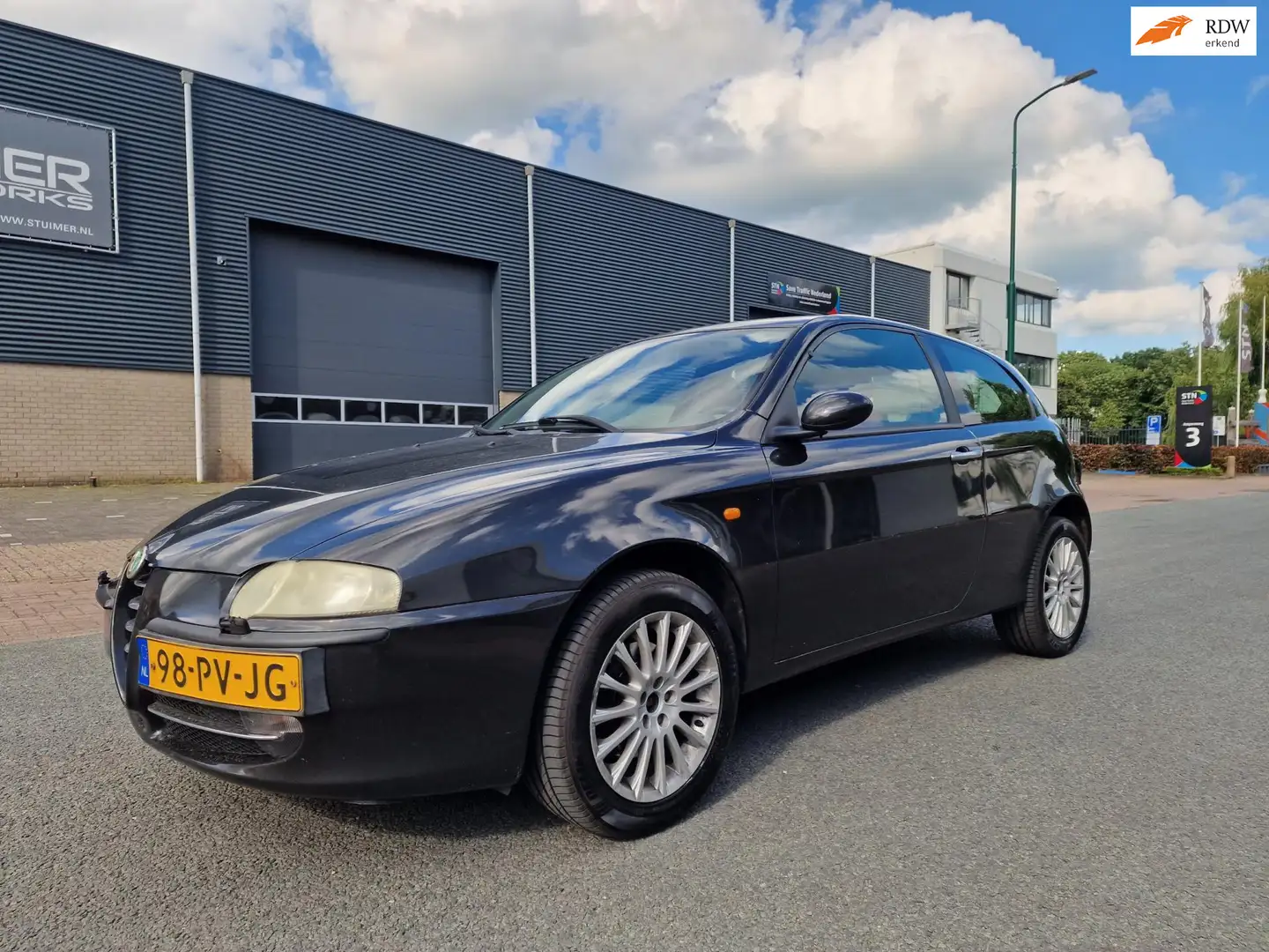 Alfa Romeo 147 1.6 T.Spark Edizione Esclusiva LEDER CRUISE AIRCO Noir - 1
