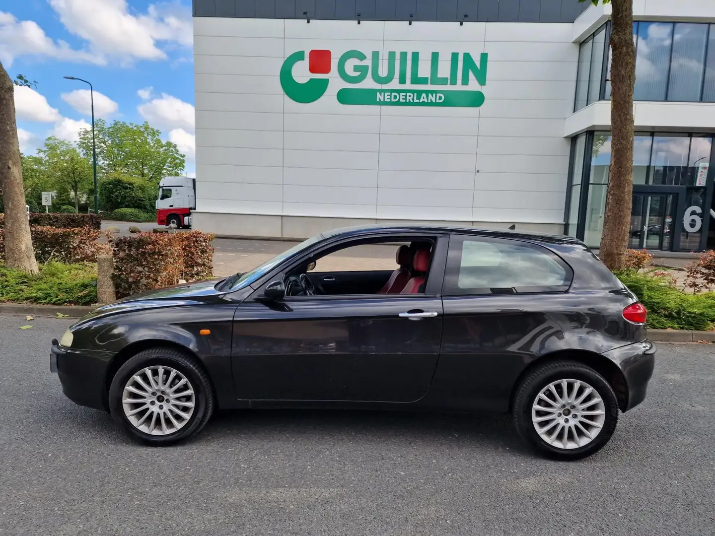Alfa Romeo 147 1.6 T.Spark Edizione Esclusiva LEDER CRUISE AIRCO Nero - 2